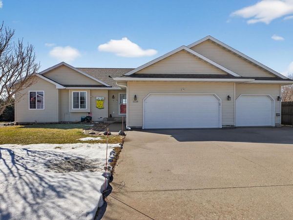 1225 10th Street, Jesup, IA 50648