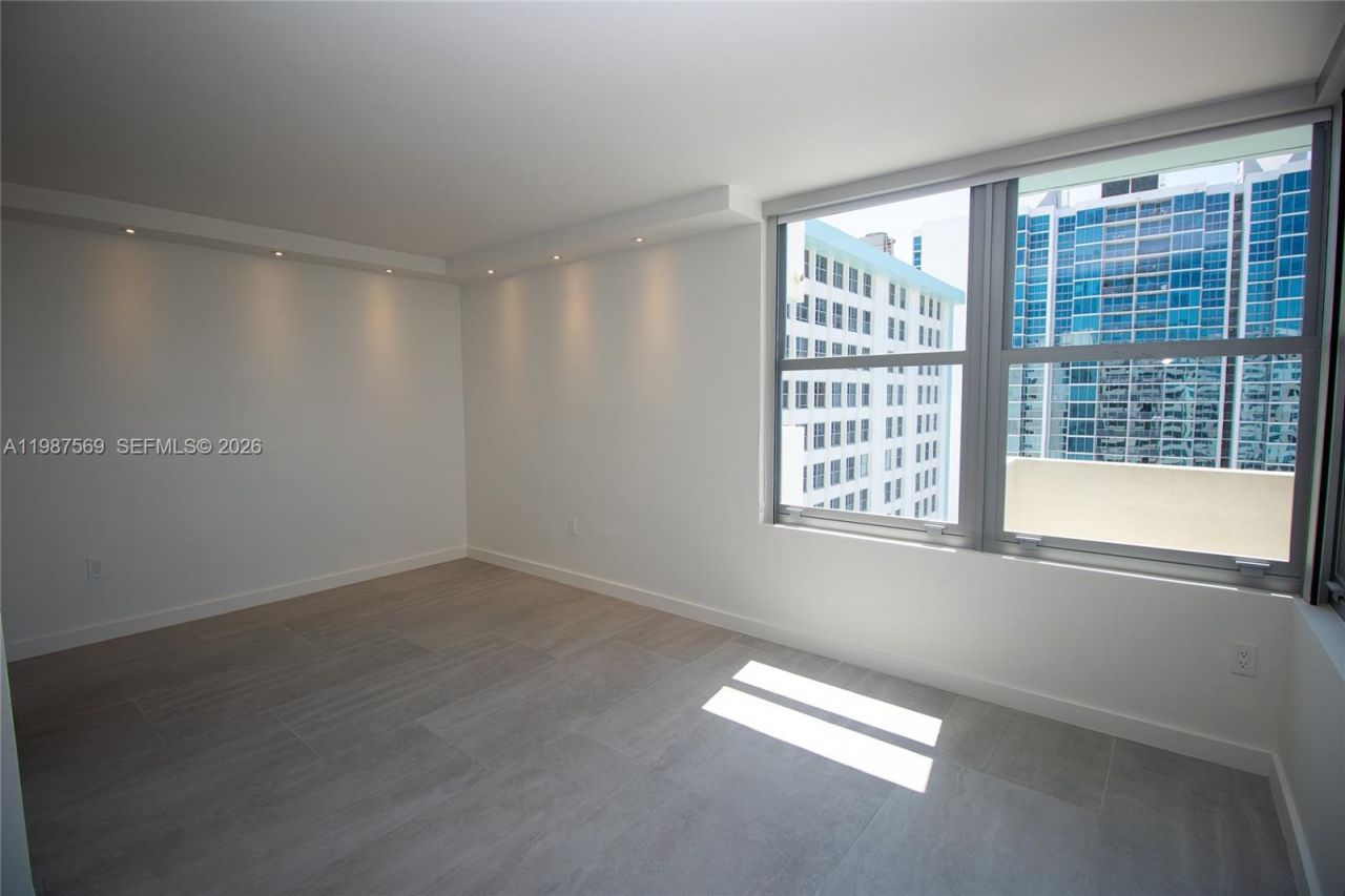 2899 Collins Ave, Unit 1422, Miami Beach, FL 33140 Photo