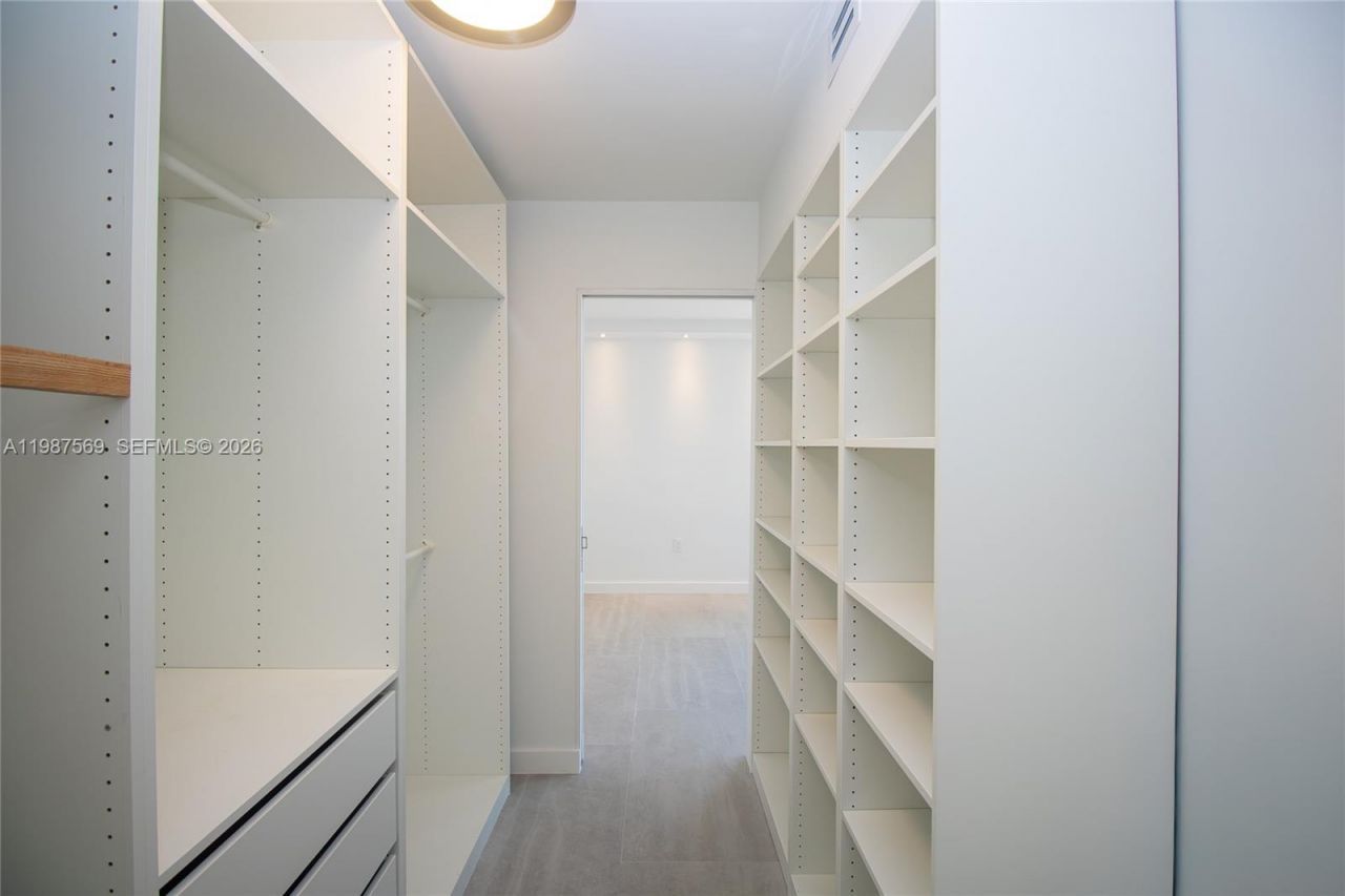 2899 Collins Ave, Unit 1422, Miami Beach, FL 33140 Photo