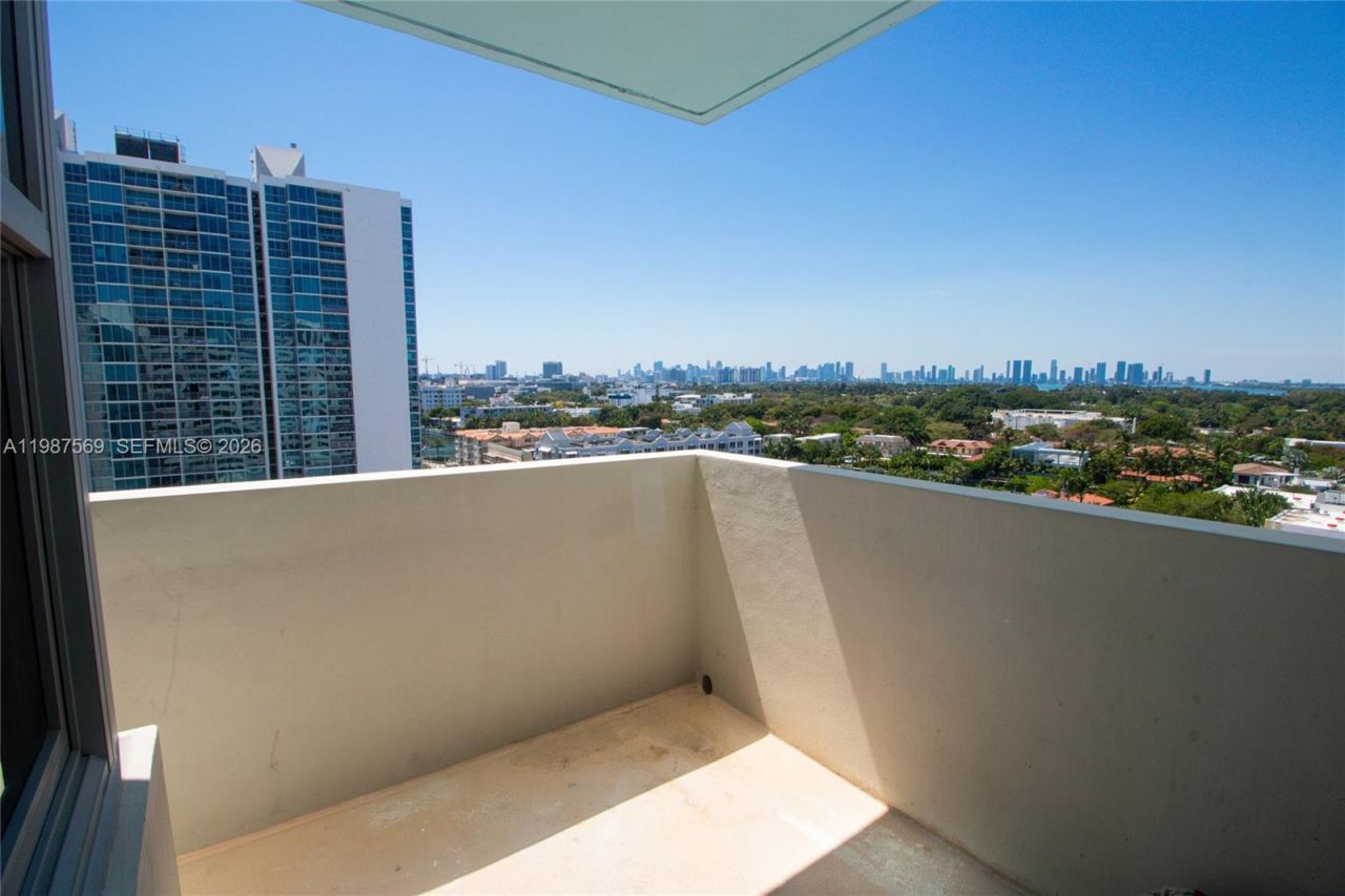 2899 Collins Ave, Unit 1422, Miami Beach, FL 33140 Photo