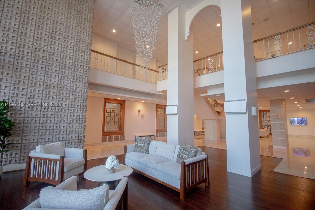 2899 Collins Ave, Unit 1422, Miami Beach, FL 33140 Photo