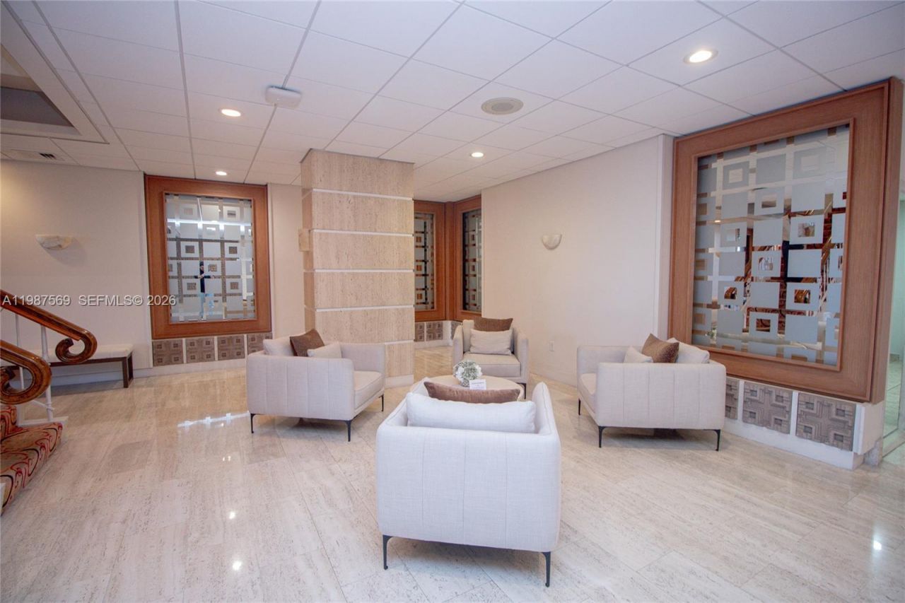 2899 Collins Ave, Unit 1422, Miami Beach, FL 33140 Photo