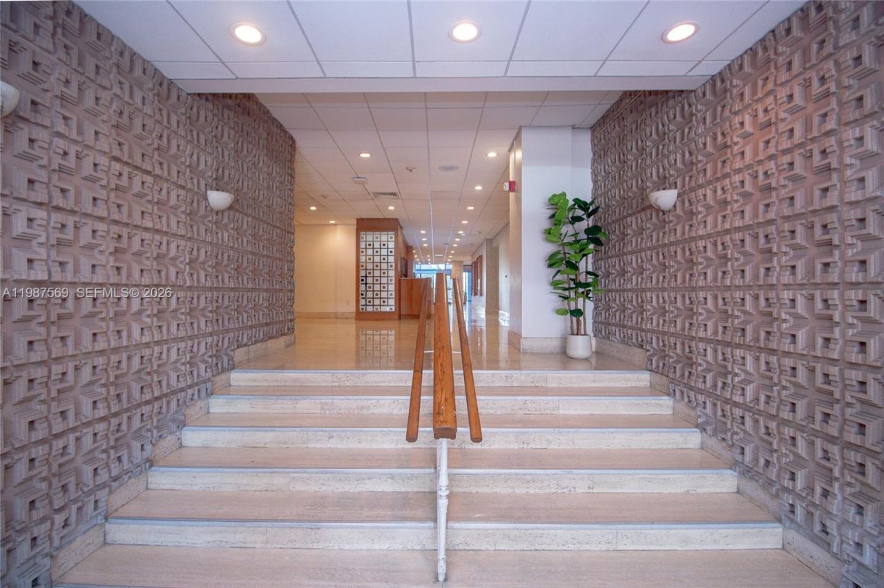 2899 Collins Ave, Unit 1422, Miami Beach, FL 33140 Photo