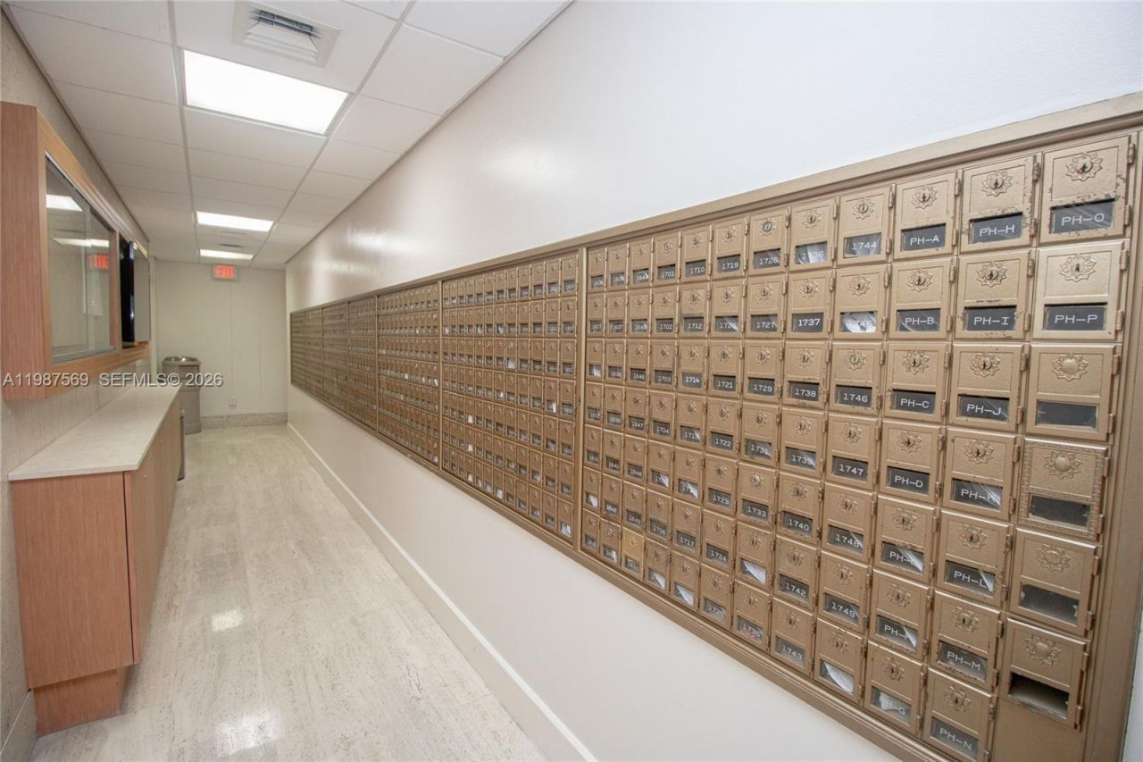 2899 Collins Ave, Unit 1422, Miami Beach, FL 33140 Photo