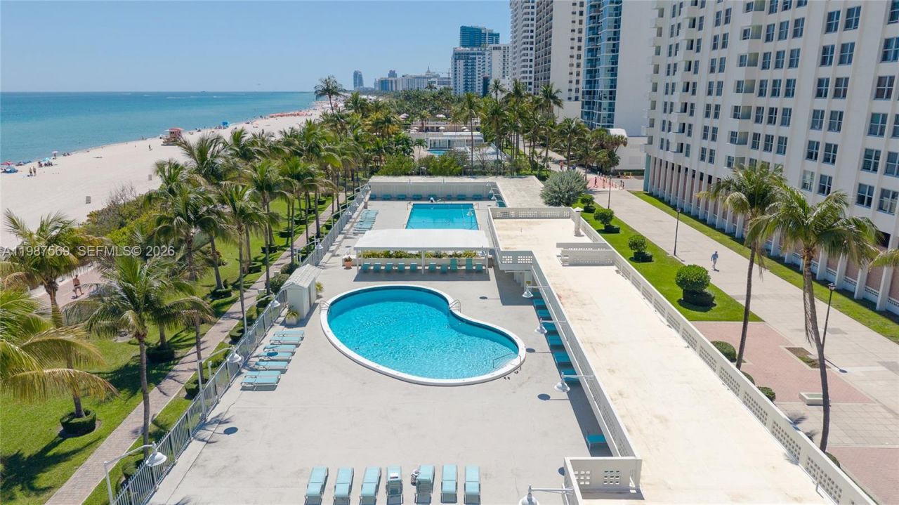 2899 Collins Ave, Unit 1422, Miami Beach, FL 33140 Photo