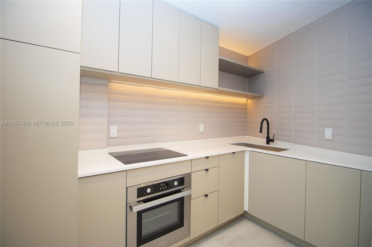 2899 Collins Ave, Unit 1422, Miami Beach, FL 33140 Photo