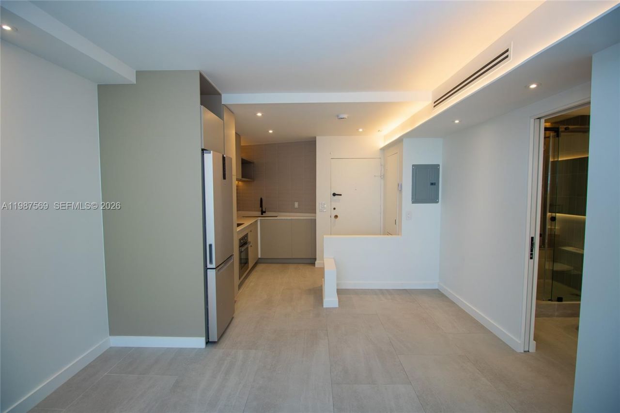 2899 Collins Ave, Unit 1422, Miami Beach, FL 33140 Photo