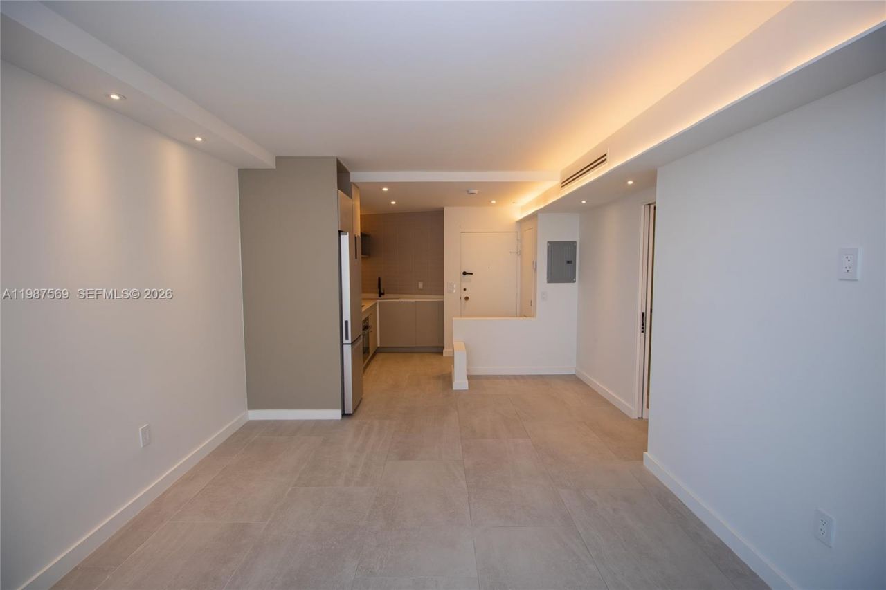 2899 Collins Ave, Unit 1422, Miami Beach, FL 33140 Photo