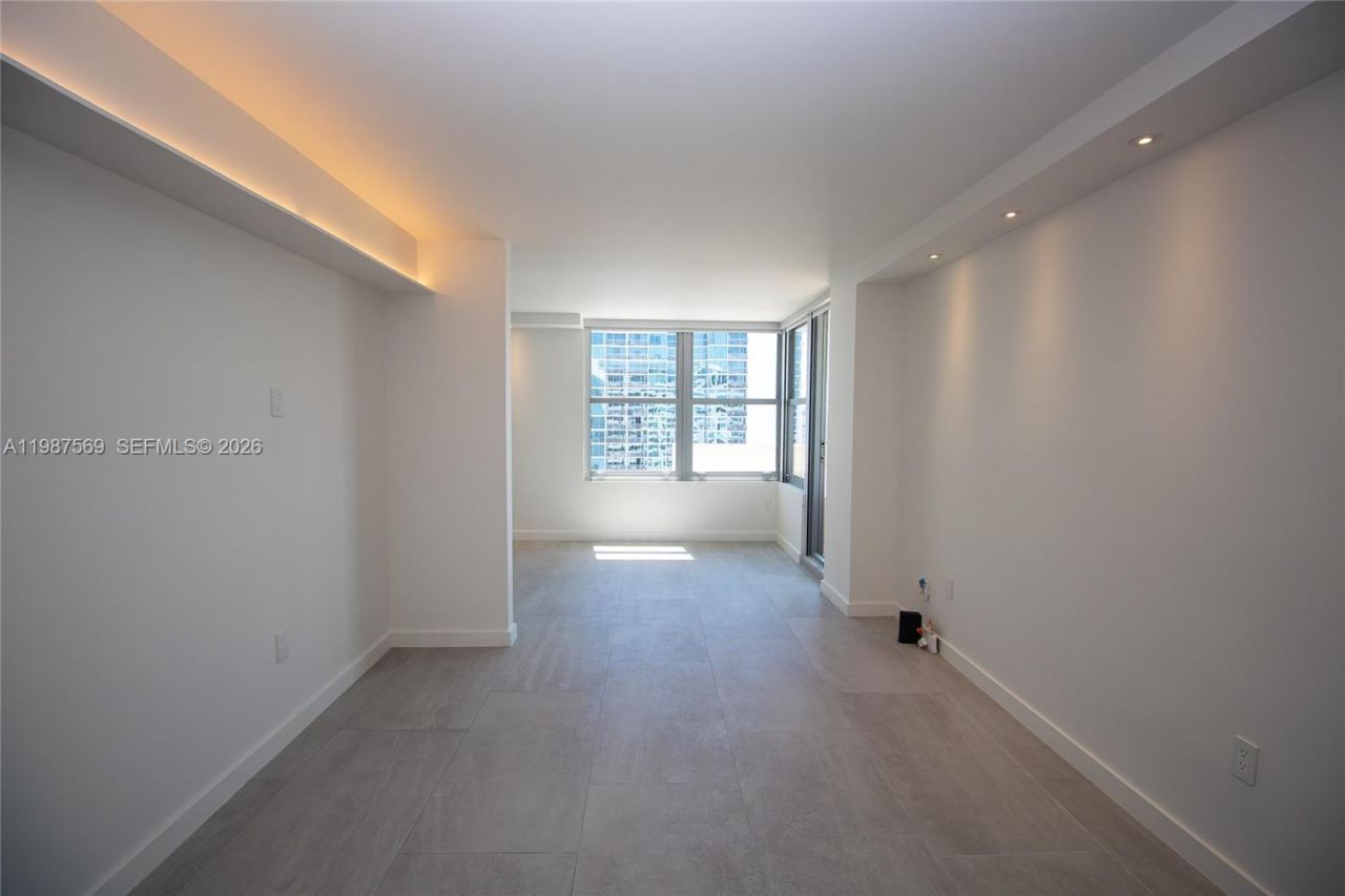 2899 Collins Ave, Unit 1422, Miami Beach, FL 33140 Photo