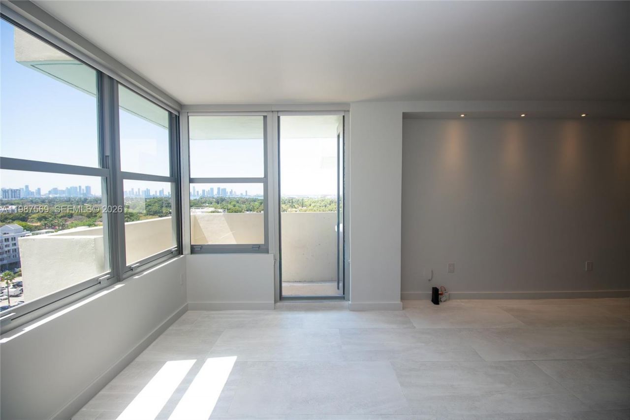 2899 Collins Ave, Unit 1422, Miami Beach, FL 33140 Photo