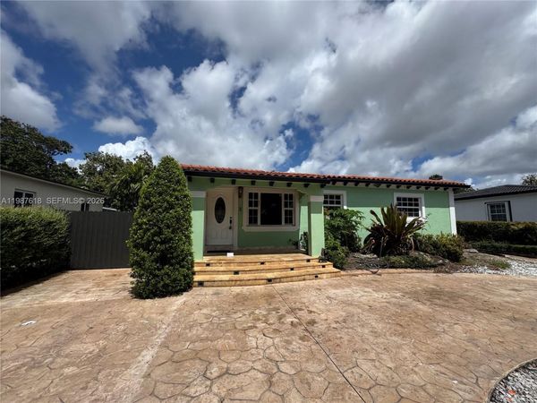 551 E 60th St, Hialeah, FL 33013