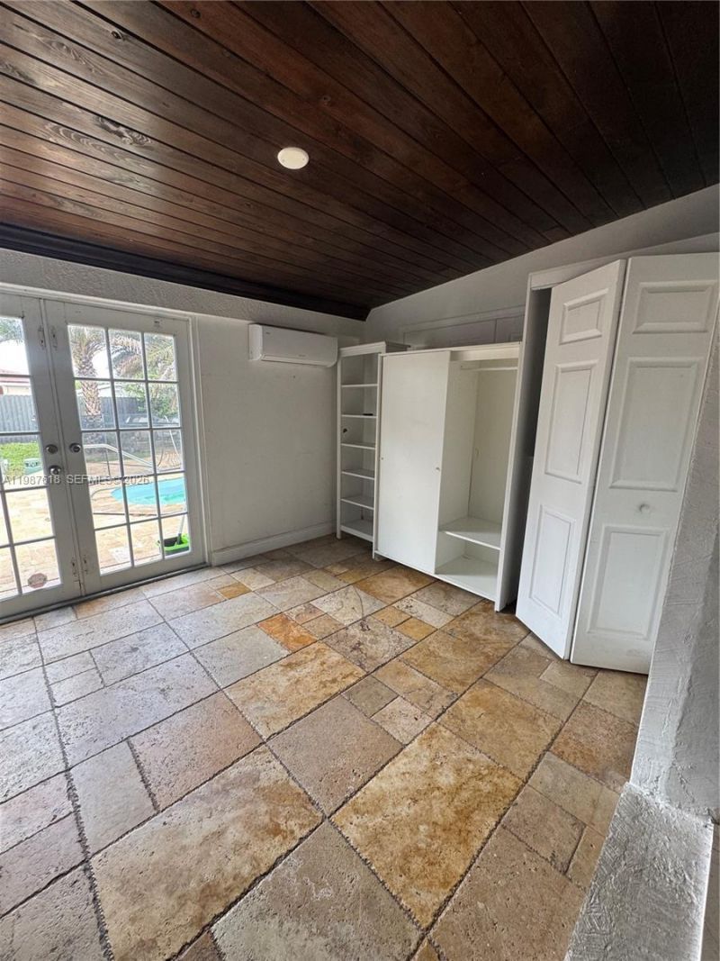 551 E 60th St, Hialeah, FL 33013 Photo