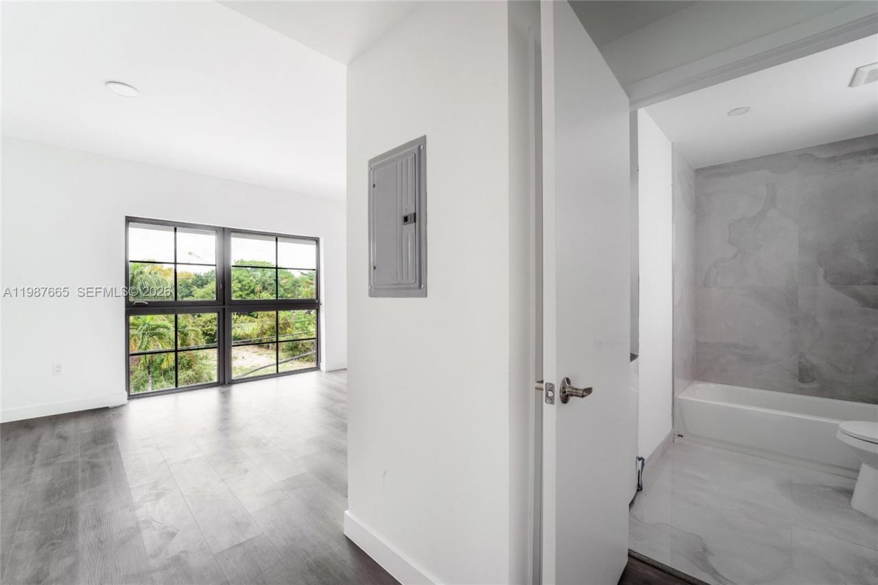 1165 NW 8th Ave , Unit 101, Miami, FL 33136 Photo