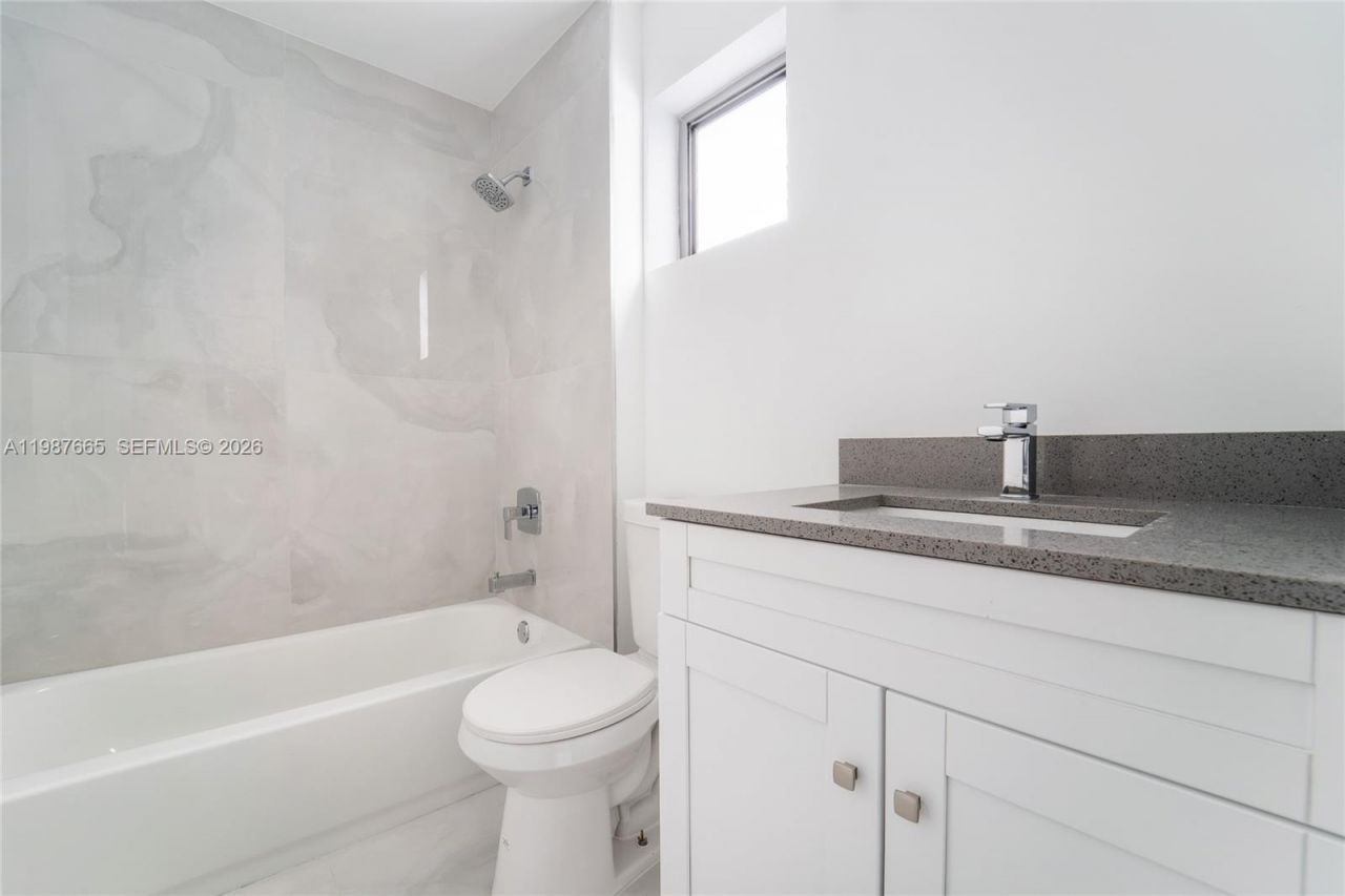 1165 NW 8th Ave , Unit 101, Miami, FL 33136 Photo