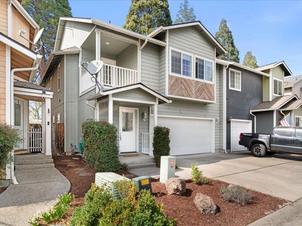 647 Shadow Way, Central Point, OR 97502