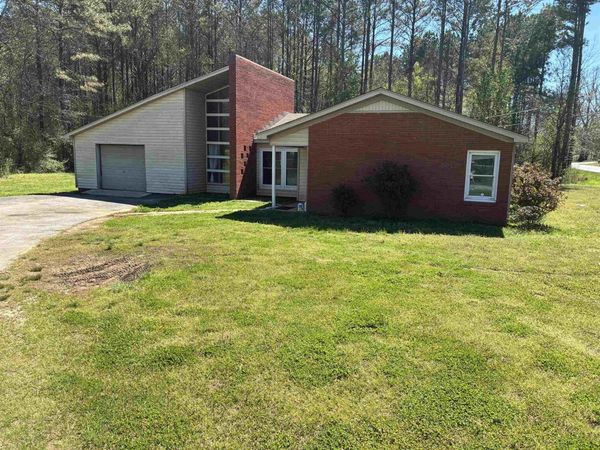25 Russell Valley Rd, Russellville, AL