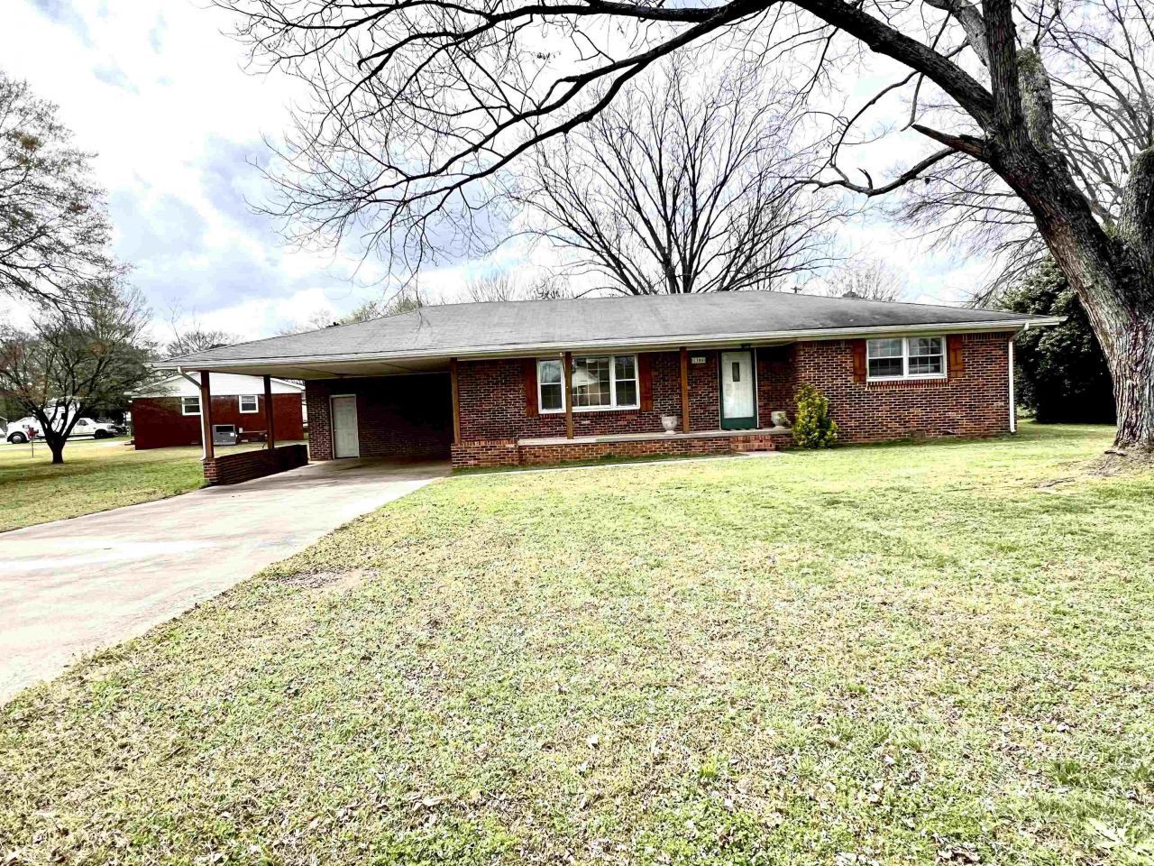 1306 Eastman Ave, Tuscumbia, AL 35674 Main Photo