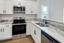 222 New Iris Lane photo 4