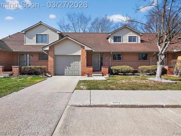 3920 Old Creek Road, Troy, MI 48084