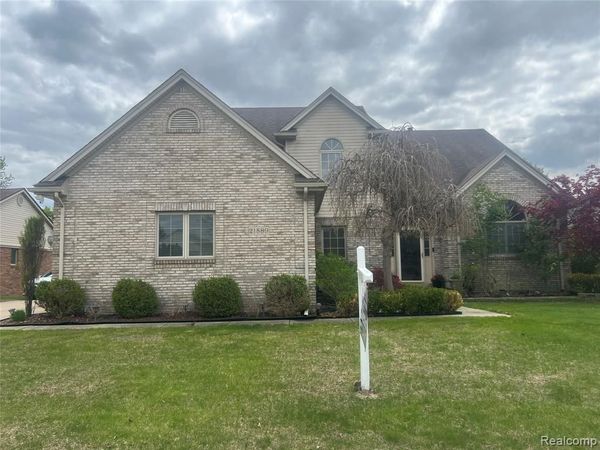 21589 Hunter Circle S, Taylor, MI 48180