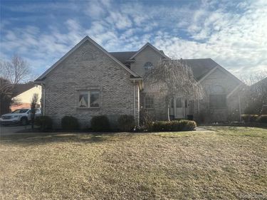 21589 Hunter Circle S, Taylor, MI 48180