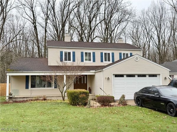 6186 Wild Oak Drive, North Olmsted, OH 44070