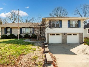 4819 NE Sherwood Drive, Kansas City, MO 64119