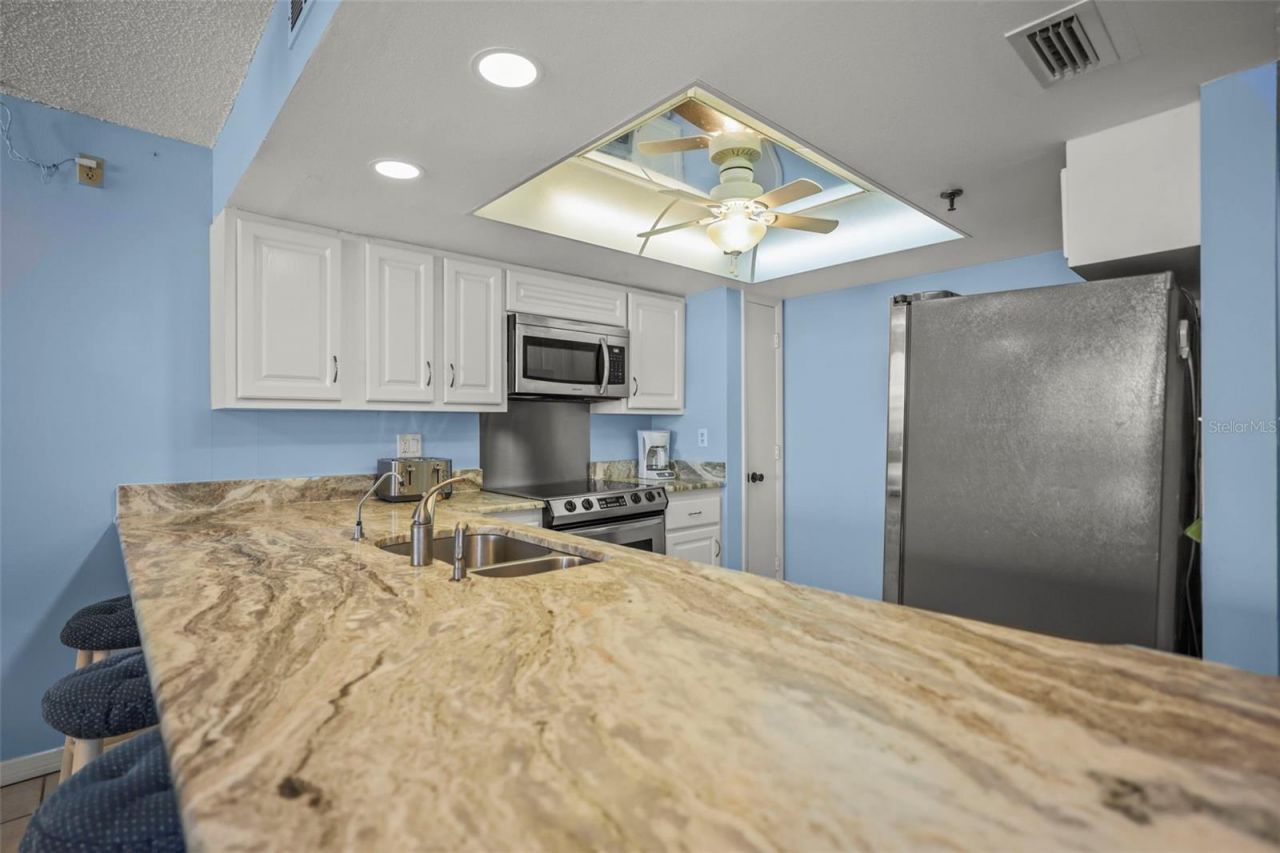 20040 Gulf Boulevard, Unit 302, Indian Shores, FL 33785 Photo