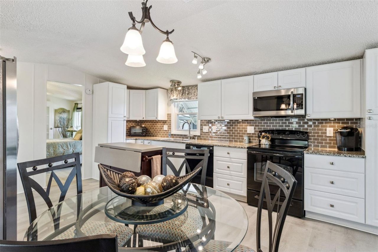 8556 Breeze Hill Drive , Lake Wales, FL 33898 Photo