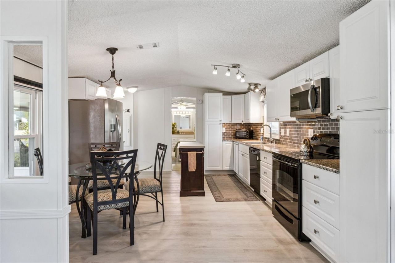 8556 Breeze Hill Drive , Lake Wales, FL 33898 Photo