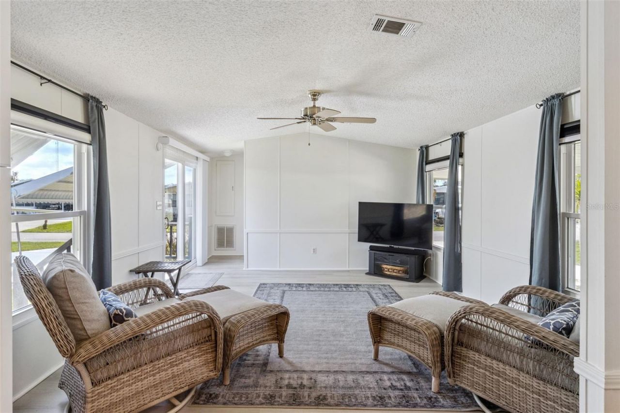 8556 Breeze Hill Drive , Lake Wales, FL 33898 Photo