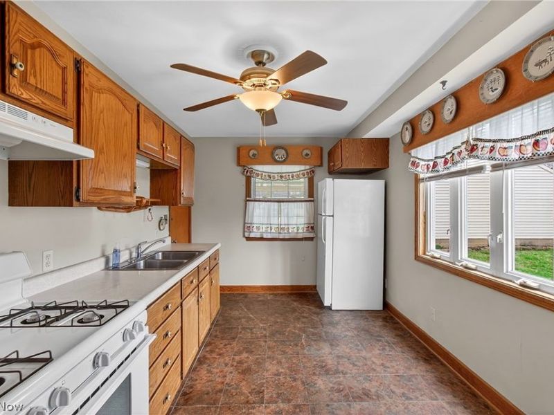 323 Cherry Road NE, Massillon, OH 44646 Photo 10