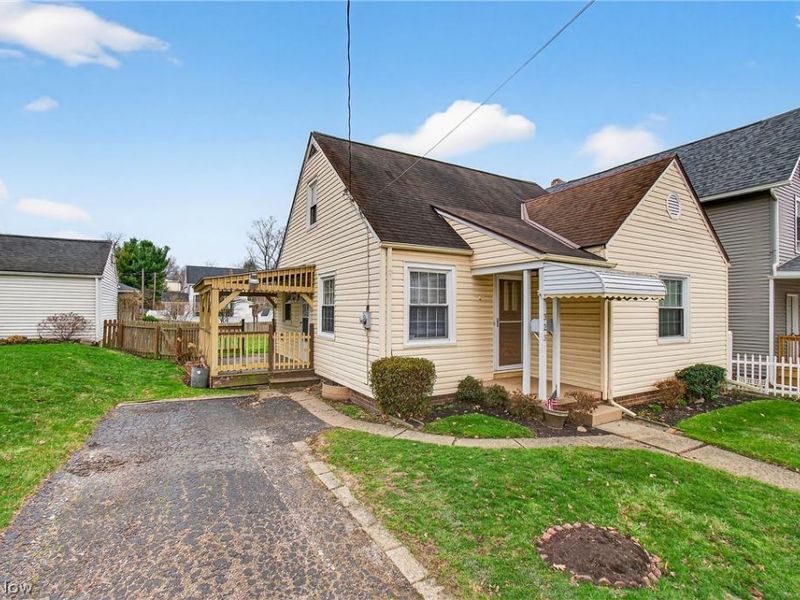 323 Cherry Road NE, Massillon, OH 44646 Photo 2