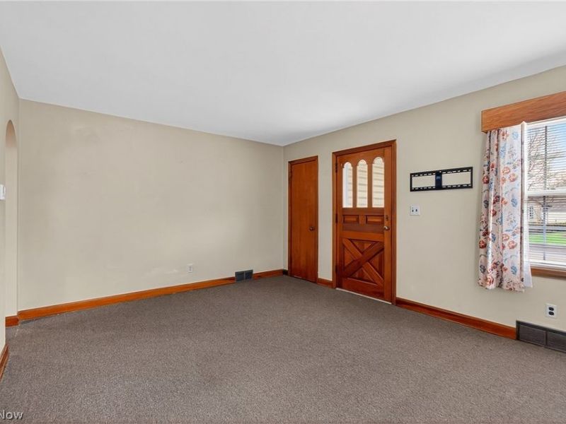 323 Cherry Road NE, Massillon, OH 44646 Photo 5