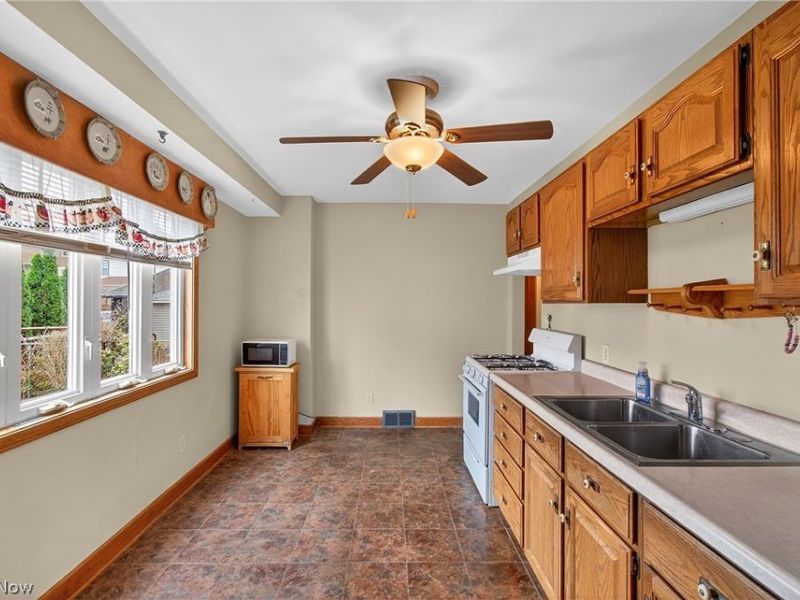 323 Cherry Road NE, Massillon, OH 44646 Photo 8