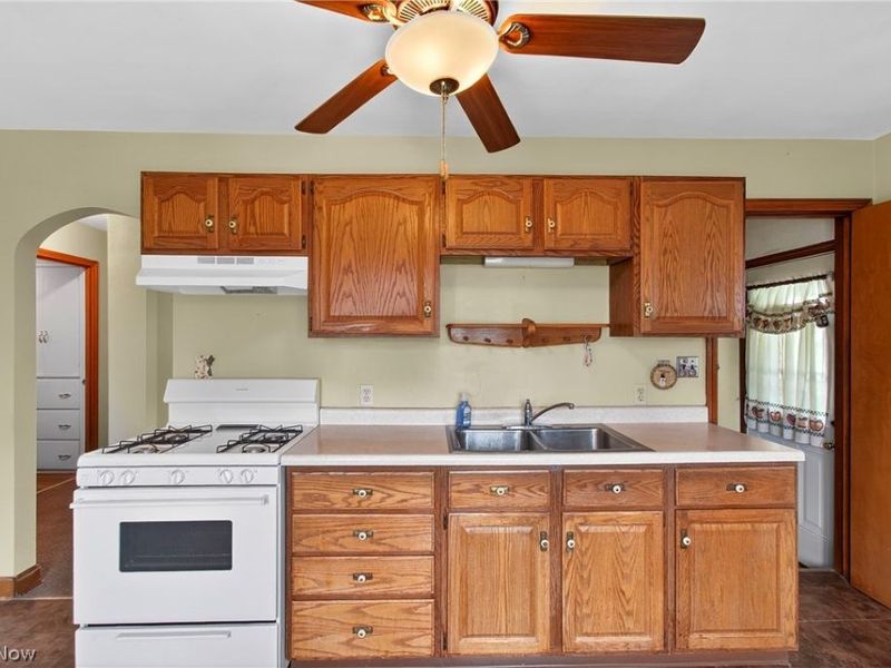 323 Cherry Road NE, Massillon, OH 44646 Photo 9