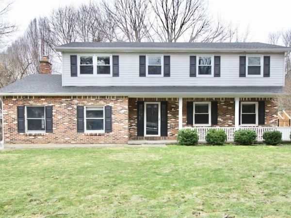 17 Wellington Lane, Orchard Park, NY 14127