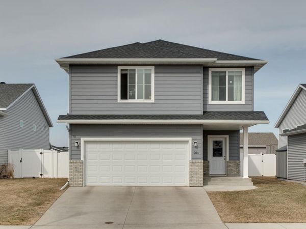 954 28th Avenue W, West Fargo, ND 58078