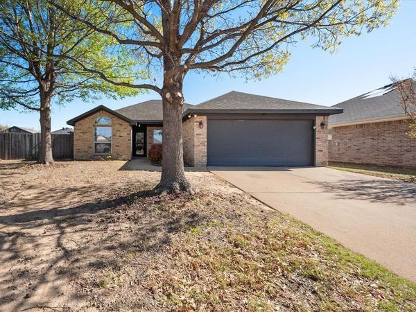 955 Behrens Court , Crowley, TX 76036