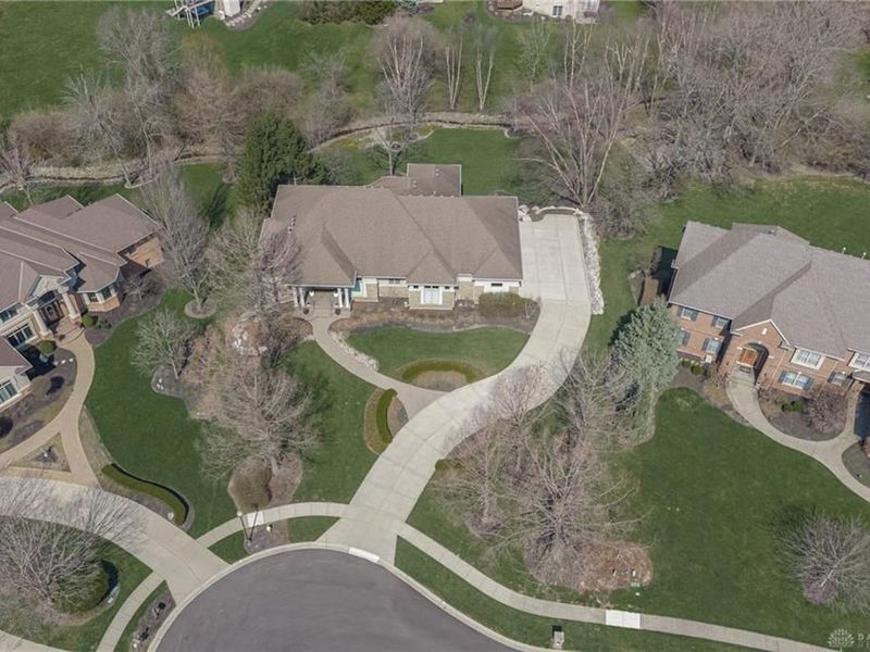 1027 Wild Hickory Lane, Washington Township, OH 45458 Photo 2