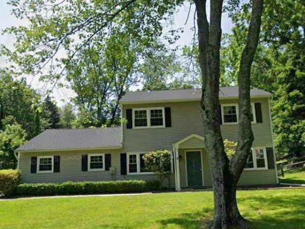 3 Flower Lane , Valley Cottage, NY 10989