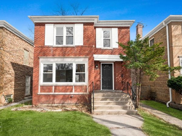 8047 S Kingston Avenue, Chicago, IL 60617