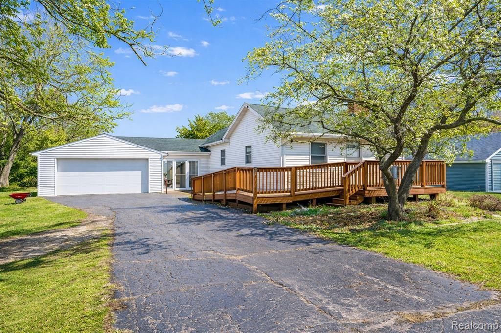 2190 W Maple Avenue, Flint Township, MI 48507 Main Photo