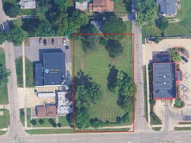 27025 8 Mile Road , Southfield, MI 48033