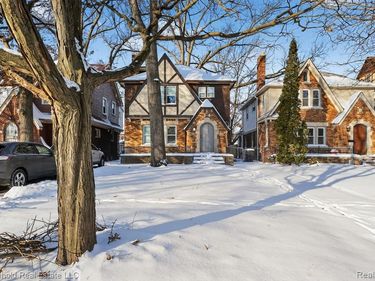 16233 La Salle Avenue, Detroit, MI 48221