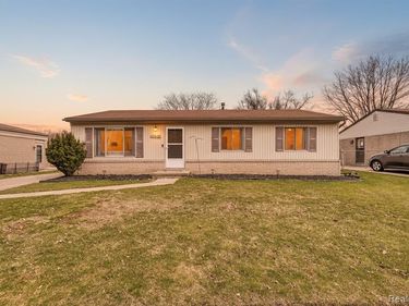 31674 Grove, Fraser, MI 48026