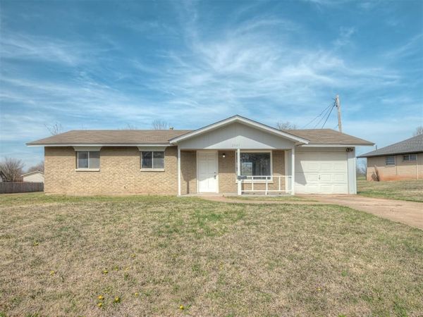 2401 Piccadilly Circle, Moore, OK 73160