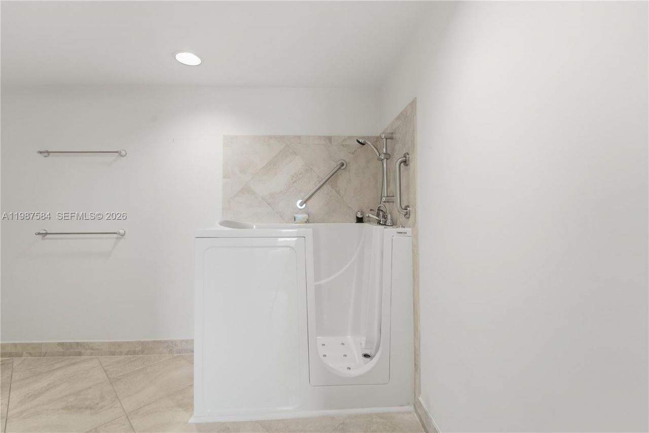 19670 Beach Rd, Unit B323, Tequesta, FL 33469 Photo