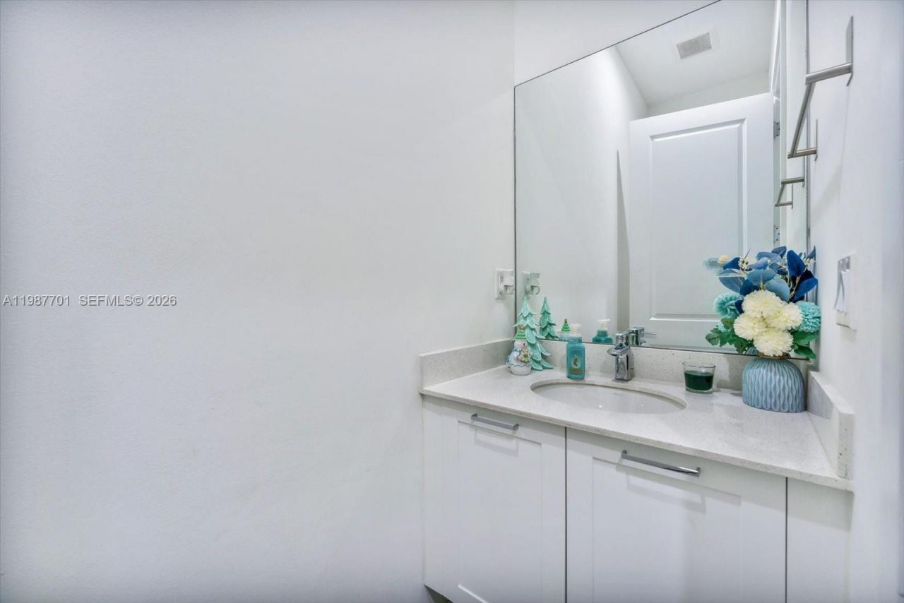 4346 NW 81st Ave , Doral, FL 33166 Photo