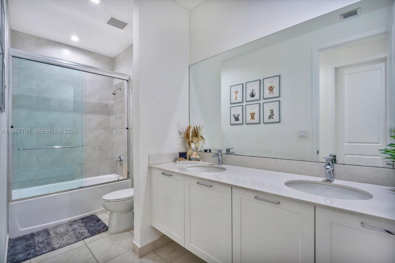 4346 NW 81st Ave , Doral, FL 33166 Photo